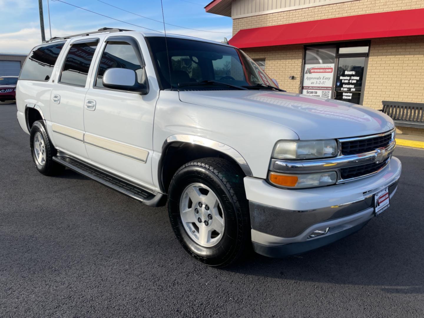 2006 White Chevrolet Suburban 1500 (1GNEC16Z16J) with an V8, 5.3 Liter engine, Automatic transmission, located at 8008 Warden Rd, Sherwood, AR, 72120, (501) 801-6100, 34.830078, -92.186684 - Photo#1